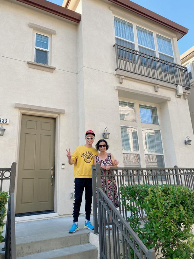 Cận cảnh mặt tiền căn biệt thự sang trọng ở
California, Mỹ của nam ca sĩ Nhật Tinh Anh.