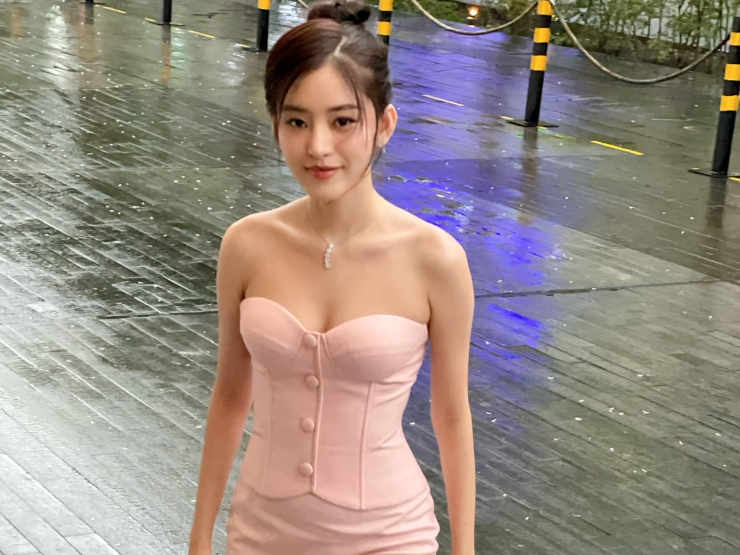 Làm đẹp - "Bạn gái Ngô Kiến Huy" có điểm cơ thể đắt giá giúp cô mặc gì cũng xinh