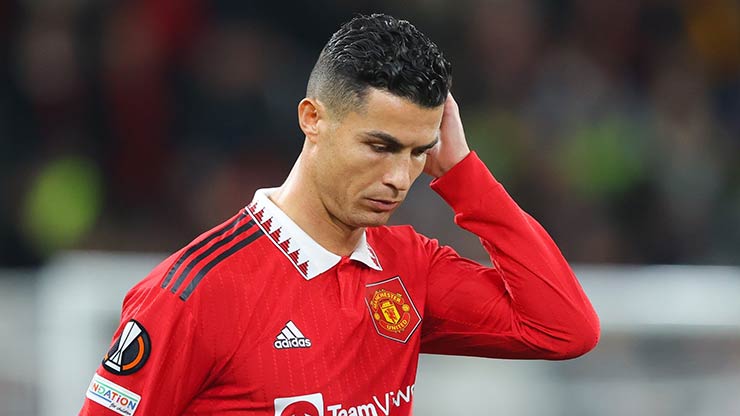 Ronaldo bị MU hủy hợp đồng sau khi đăng đàn chỉ trích CLB