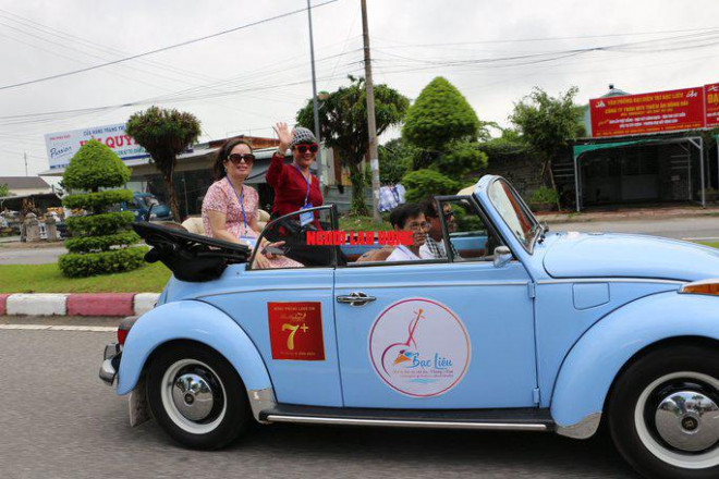 Đoàn xe diễu hành qua nhiều tuyến đường chính trong nội ô TP Bạc Liêu