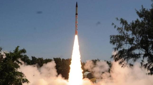 Ấn Độ phóng thành công tên lửa có khả năng mang đầu đạn hạt nhân - 1