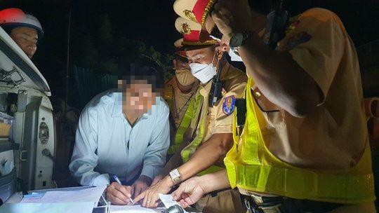 Sau thời gian thuyết phục, ông Th. mới chịu ký biên bản