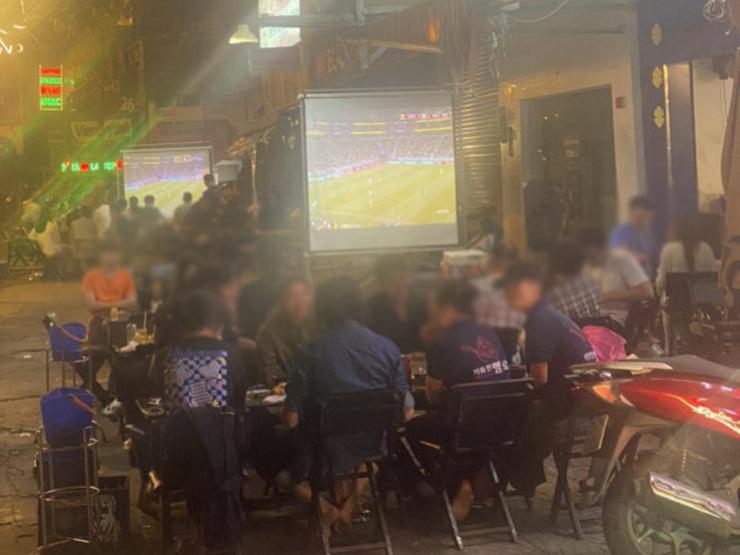 Pháp luật - Những "con thiêu thân" trong mùa World Cup 2022: Thất bại đắng cay, tan cửa nát nhà