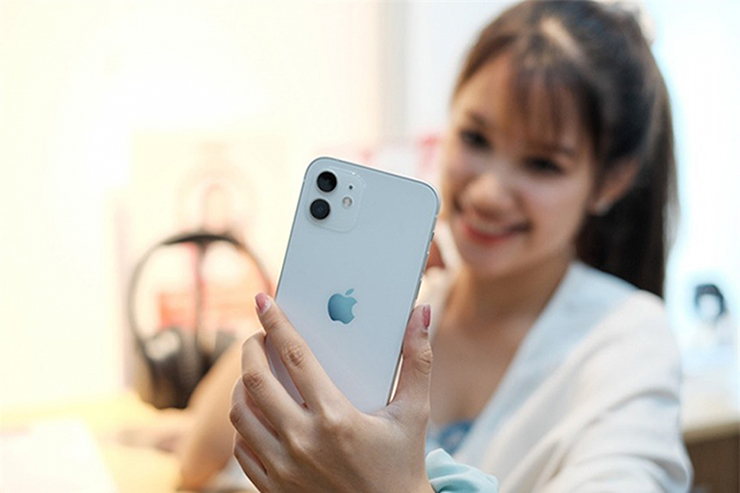 Có nên mua iPhone 11 và 12 giảm giá dịp cuối năm? - 2