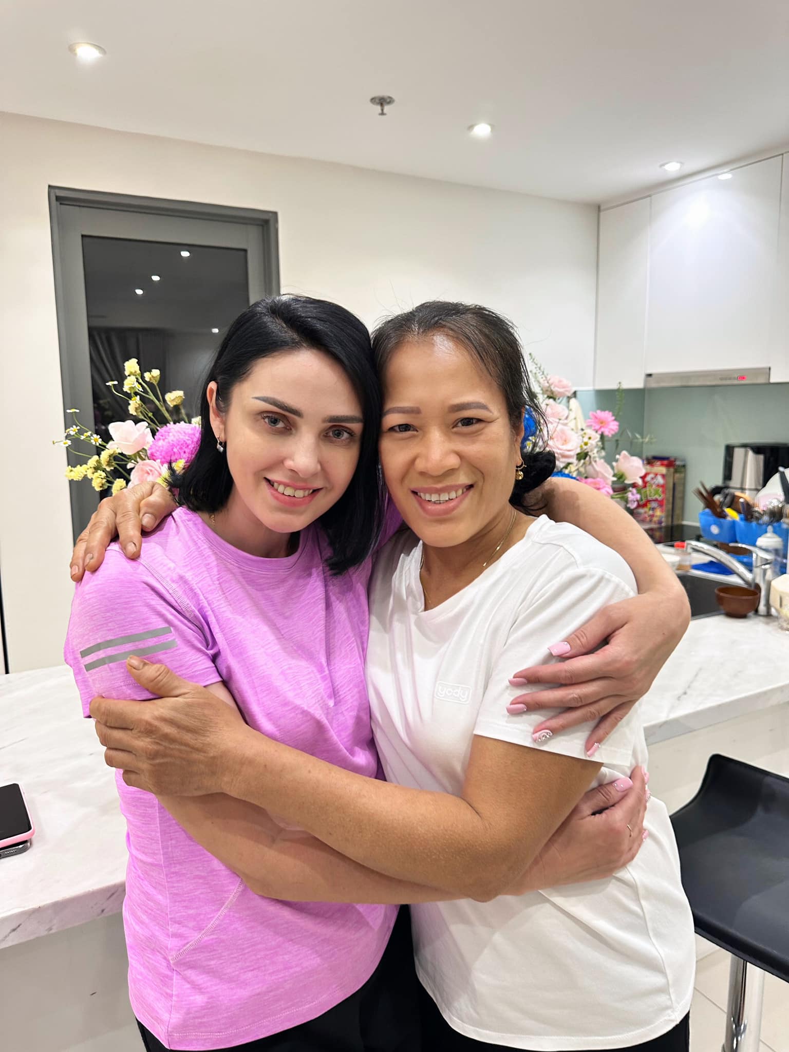 Mẹ ruột và mẹ vợ Bùi Tiến Dũng có mặt tại TP.HCM để đón cháu trai chào đời