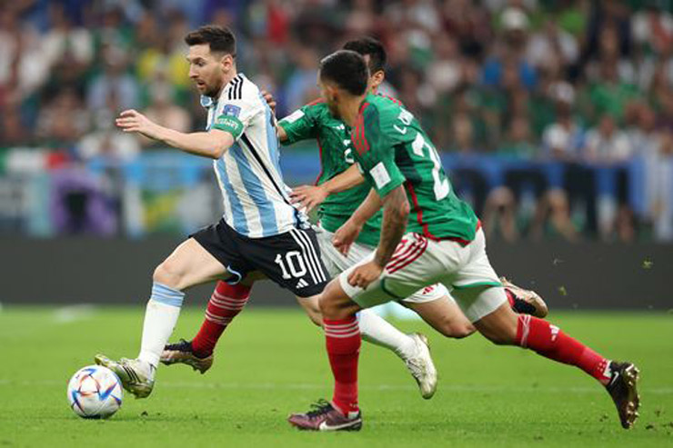 Argentina trải qua hiệp 1 và nửa đầu hiệp 2 khó khăn trước Mexico