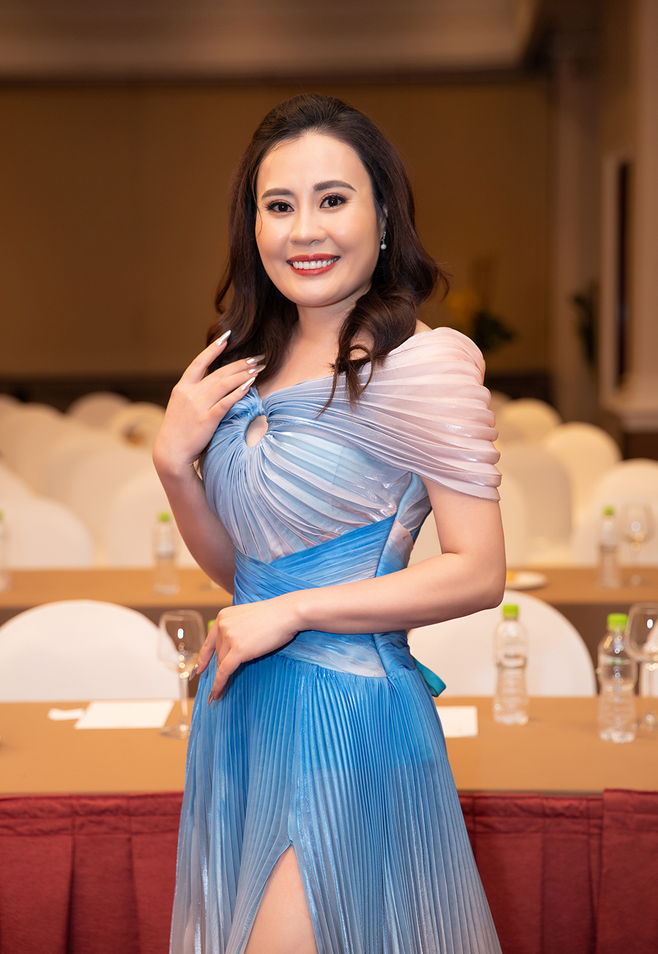 Diễn viên Kim Oanh lần đầu xuất hiện sau đăng quang&nbsp;“Hoa hậu Quý bà Hoà bình Quốc tế 2022”