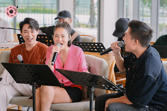 Thu Minh hòa giọng cùng đàn em 