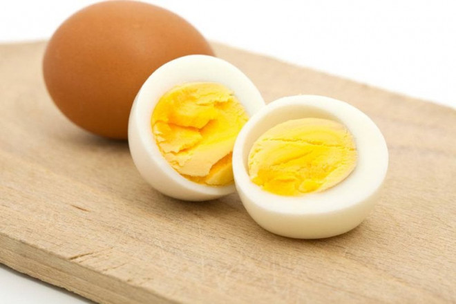 Trứng gà cung cấp nguồn biotin cho mái tóc