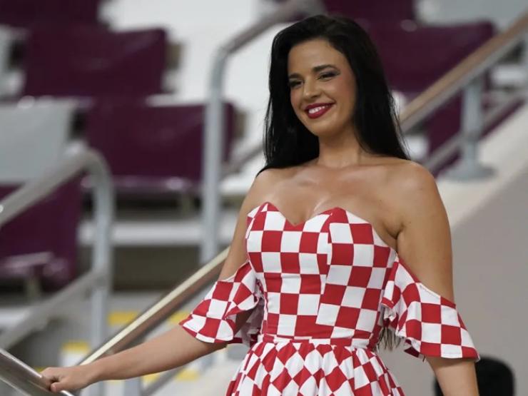 Thế giới - Nữ cổ động viên "nóng bỏng nhất World Cup" tái xuất trong trận thứ hai của ĐT Croatia