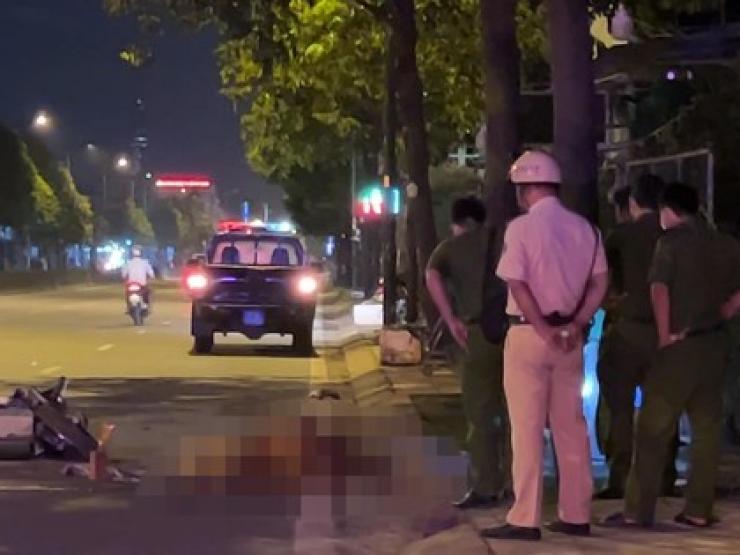 Tin tức trong ngày - Video: Tông vào cây xanh trên vỉa hè, một thanh niên chết tại chỗ