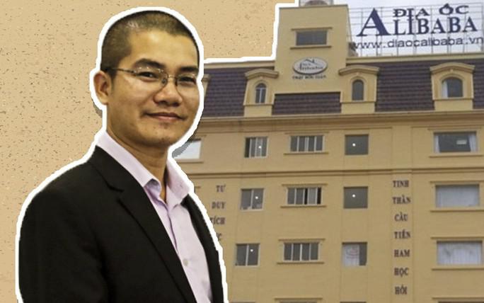 CEO Nguyễn Thái Luyện và trụ sở Công ty Địa ốc Alibaba tại quận Thủ Đức, TP HCM - Đồ hoạ: Tấn Nguyên.
