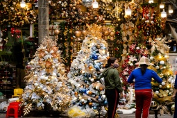 Tin tức trong ngày - Phố Hàng Mã "mặc áo mới" lung linh huyền ảo tựa trời Âu