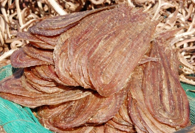 Theo khảo sát, trên chợ mạng và các sàn thương mại điện tử, khô rắn được bán với giá dao động từ 300.000 – 500.000 đồng/kg.
