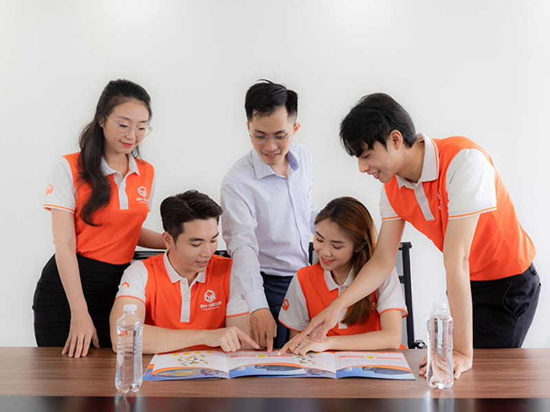 DH Group xác định sứ mệnh của tập đoàn là xây dựng và phát triển đội ngũ nhân viên yêu nghề, thạo việc, có trách nhiệm hướng đến mục tiêu phụng sự khách hàng