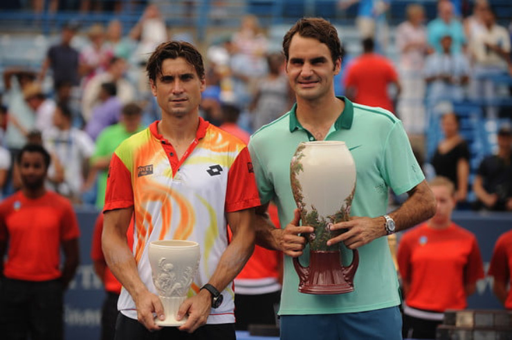 17 lần đụng độ, Ferrer (trái) cứ gặp Federer (phải) là thua