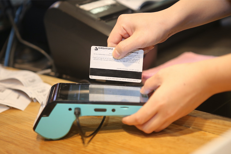 Thanh toán không tiền mặt đang tăng trưởng mạnh tại Việt Nam.