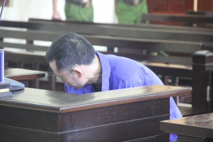 Bị cáo Trì nhiều lần bật khóc tại phiên toà