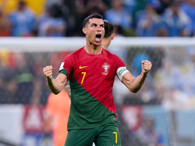 Ronaldo ăn mừng ”hụt” đầy cảm xúc, tiếc nuối kỷ lục ghi bàn cho Bồ Đào Nha