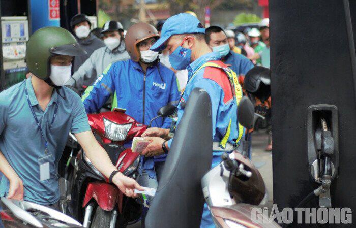 Mỗi năm nhu cầu tiêu thụ xăng dầu các loại ở ngưỡng 20 triệu tấn, trong đó, nguồn trong nước chủ động được khoảng 75-80%, còn lại nhập khẩu