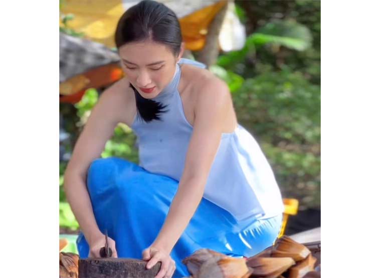 ”Cô bé đô con” Angela Phương Trinh mặc yếm chặt dừa vẫn được khen quyến rũ