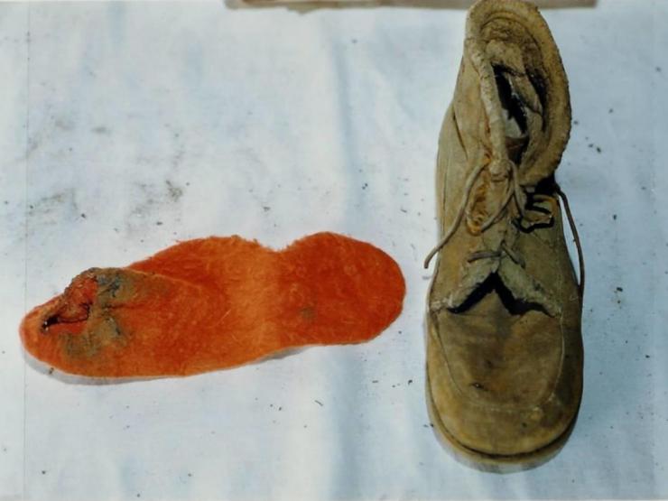 Pháp luật - Thảm kịch của 2 cô gái đi nhờ xe gã đàn ông lạ mặt: Đôi tất màu cam