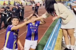 Giải trí - Được fan nữ tỏ tình, Duy Mạnh phản ứng thế nào mà khiến Văn Hậu "đứng hình"