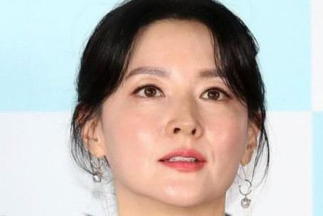 Bí quyết trẻ mãi không già của Lee Young Ae ở tuổi 51