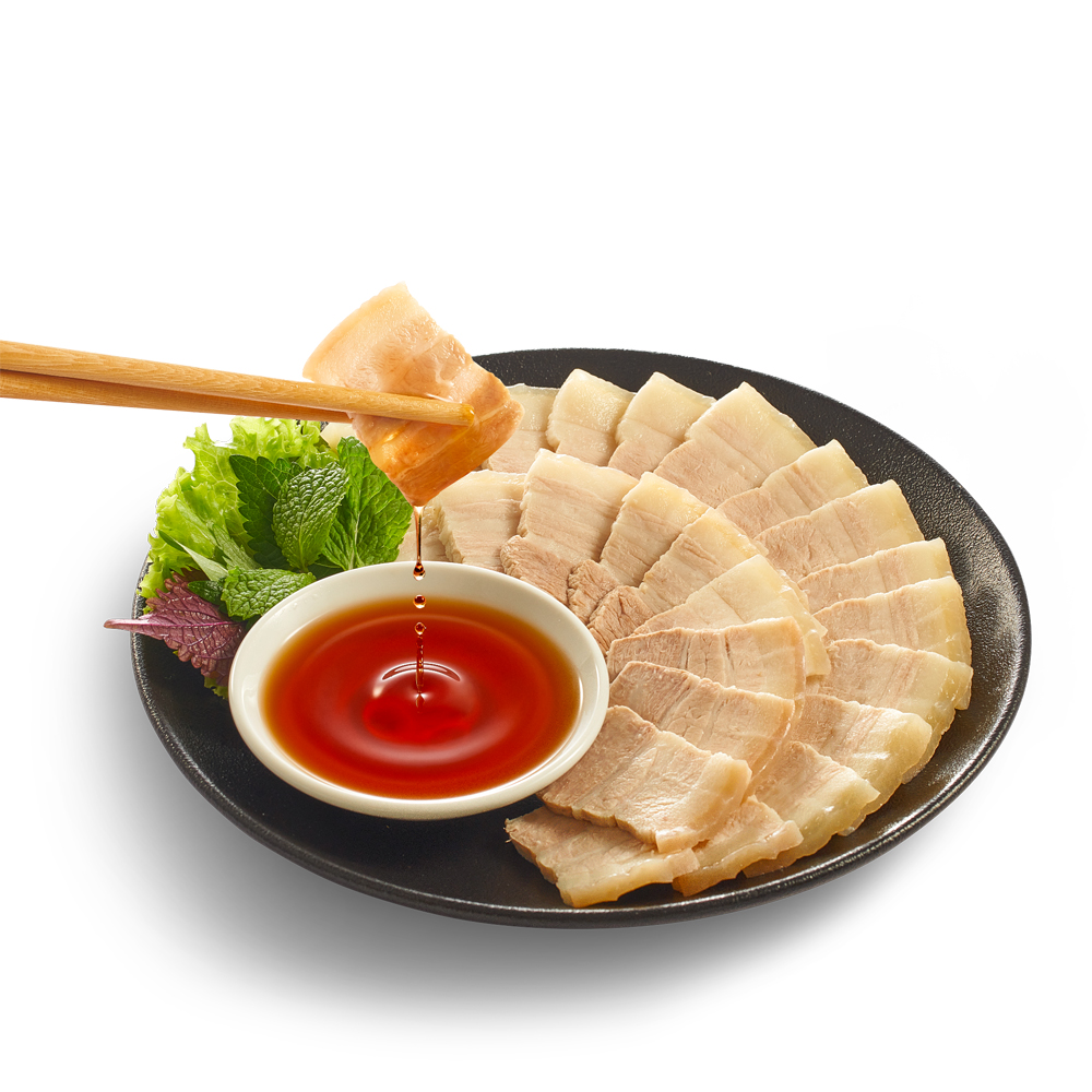 Nước mắm là gia vị quốc dân trong mâm cơm người Việt.