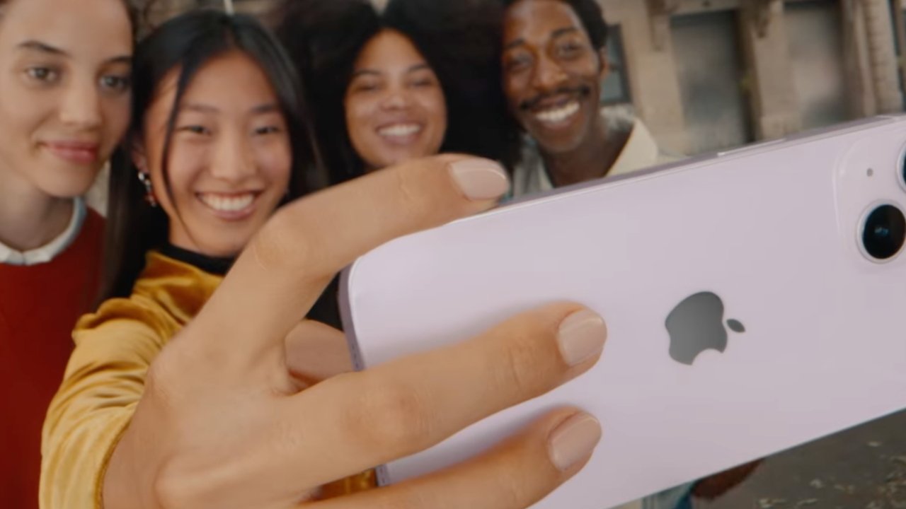 iPhone 14 trong video quảng cáo.