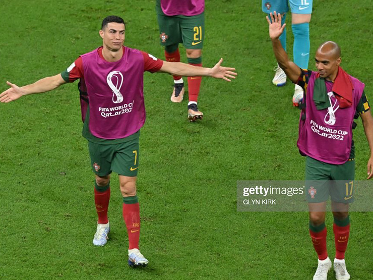 Bóng đá - Ronaldo bị tước bàn thắng, bị fan chê "đồ trẻ con" sau trận đá Uruguay