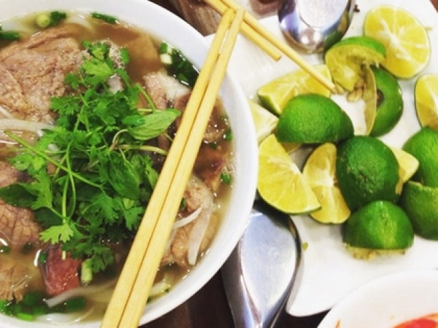 Ẩm thực - Khám phá những món ăn cực ngon trên phố ẩm thực Lý Quốc Sư – đâu chỉ nổi tiếng nhờ phở