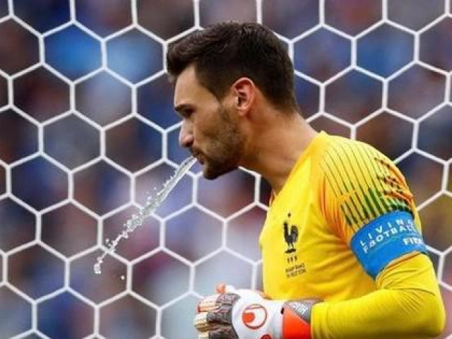 Media - Vì sao các cầu thủ thường khạc nhổ và súc miệng ngay trên sân?