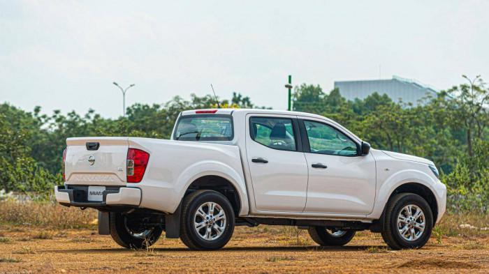 Tất cả phiên bản đều được trang bị động cơ tăng áp kép 2.3L (Twin Turbo 2.3L) cùng hệ thống treo sau đa điểm