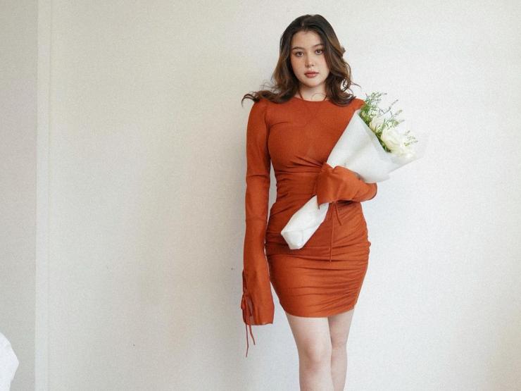 Thời trang - "Nữ sinh lai hot nhất Sài thành" sau khi sinh chuộng váy "kín cổng cao tường" tôn hình thể