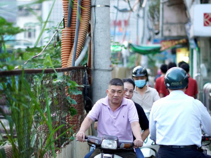 Tin tức trong ngày - Người dân khổ sở đi lại qua "ma trận" ga ngầm S12 đường sắt Nhổn - Ga Hà Nội