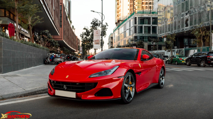 Ngày 29/11 vừa qua, mẫu siêu xe Ferrari Portofino M xuất hiện ở quận 2 (TP.HCM). Tính đến thời điểm hiện tại, đây là chiếc Portofino M đầu tiên và duy nhất được đưa về Việt Nam