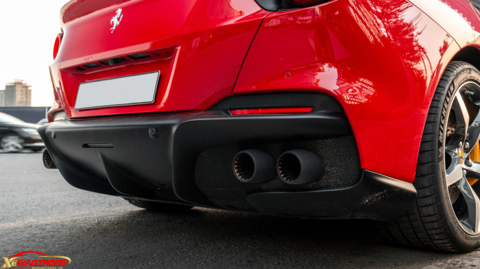 Chiếc xe trong bài đã được chủ nhân độ thêm hệ thống ống xả của Innotech Performance Exhaust (IPE)