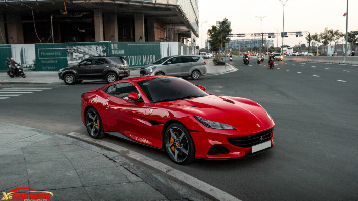 Ferrari Portofino M sử dụng động cơ V8 3.9L công suất 619 mã lực, mô-men xoắn 780 Nm, hộp số ly hợp kép 7 cấp và hệ dẫn động cầu sau, cho khả năng tăng tốc từ 0-100 km/h chỉ trong 3,5 giây. Đây hiện cũng là một trong những dòng xe mui trần mạnh nhất thế giới