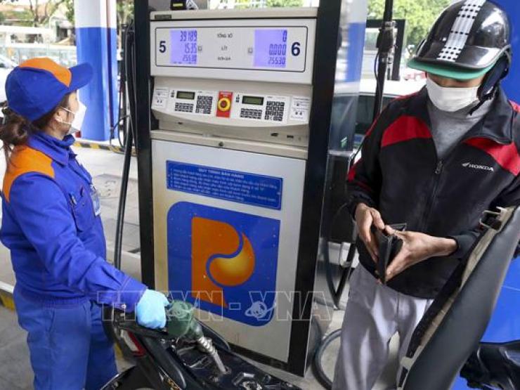 Thị trường - Tiêu dùng - Giá xăng dầu hôm nay 1/12: Dầu thô đồng loạt giảm, giá xăng tại Việt Nam chiều nay sẽ ra sao?