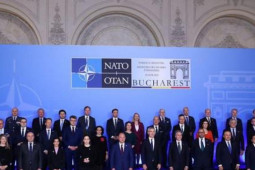 NATO cân nhắc gửi hệ thống phòng không Patriot cho Ukraine, ông Medvedev cảnh báo rắn