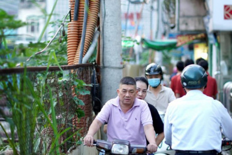 Người dân khổ sở đi lại qua "ma trận" ga ngầm S12 đường sắt Nhổn - Ga Hà Nội