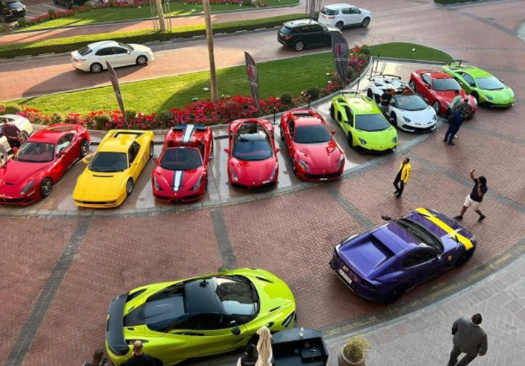 Thành viên của Elite Supercars Club cùng dàn siêu xe bạc tỷ tại Pearl Island, Doha, Qatar.