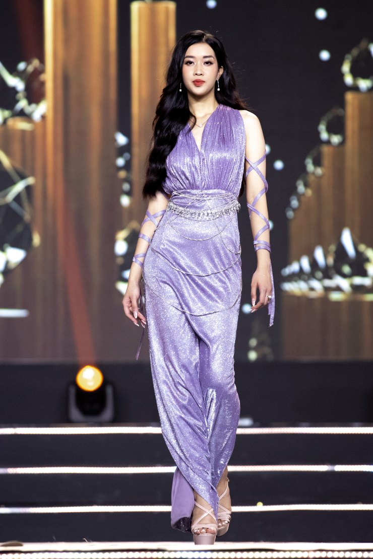 Tiếp theo là Nguyễn Linh Thu (SBD: 057), cô nàng sở hữu vòng eo 58cm. Linh Thu sinh năm 1999 đến từ Phú Thọ.&nbsp;
