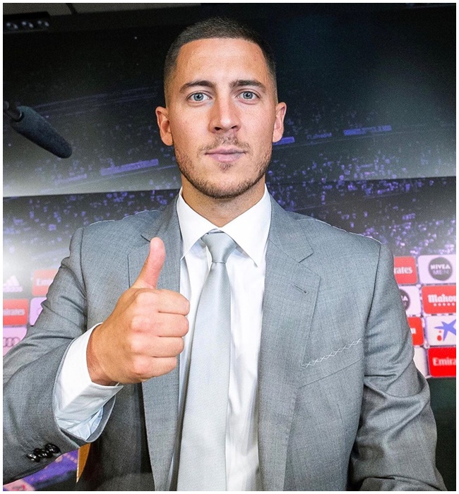 Eden Hazard là cầu thủ bóng đá tài năng bậc nhất của nước Bỉ. Anh là nhân tố không thể thiếu trong đội tuyển quốc gia. Dù sở hữu chiều cao khiêm tốn hơn so với các cầu thủ khác nhưng Eden Hazard vẫn vô cùng nổi bật với gương mặt đẹp trai tựa nam thần.
