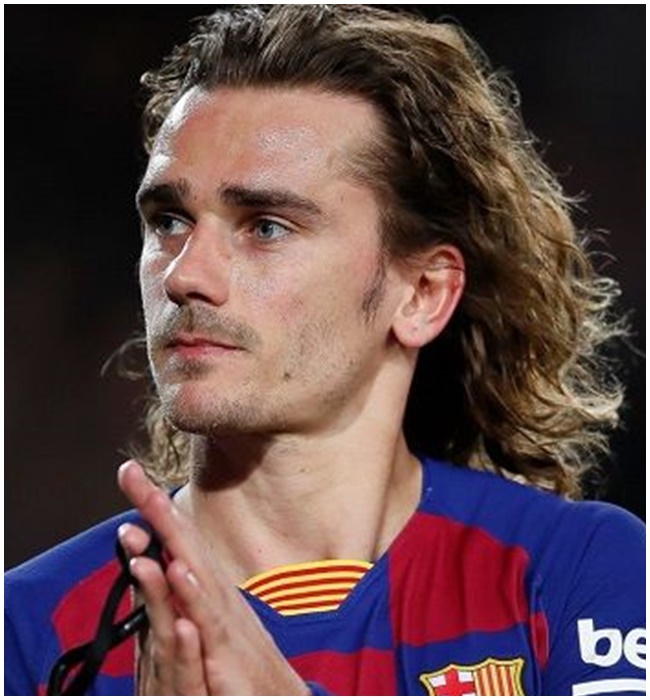 Antoine Griezmann là tiền đạo sinh năm 1991 của đội tuyển Pháp. Ngoài tài năng trên sân cỏ thì tiền đạo này còn nổi tiếng với gương mặt góc cạnh, đậm chất nam tính. Đôi mắt sâu hút hồn cũng là điểm nổi bật của&nbsp;Antoine Griezmann.
