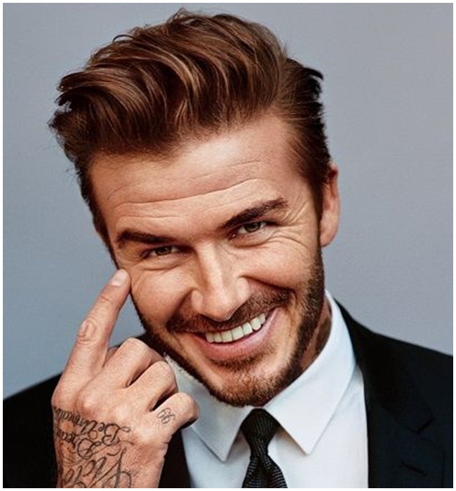 Dù không còn tham gia thi đấu, David Beckham vẫn là cái tên hot nhất trên truyền thông mỗi khi xuất hiện. Vẻ đẹp nam tính hút hồn và phong cách thời trang của cựu cầu thủ Anh đã trở thành tượng đài vững chắc trong lòng người hâm mộ dù anh đã lên chức bố chồng. Mới đây hình ảnh anh trên khán đài xem World Cup 2022 cũng gây bão truyền thông.&nbsp;
