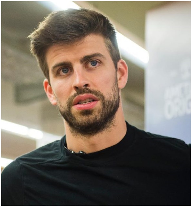 Gerard Piqué Bernabeu là cựu cầu thủ bóng đá chuyên nghiệp người Tây Ban Nha từng chơi ở vị trí trung vệ. Anh được coi là hậu vệ xuất sắc nhất hành tinh. Người đàn ông 35 tuổi này thu hút sự chú ý với gương mặt góc cạnh, nam tính cùng gu thời trang nổi bật.
