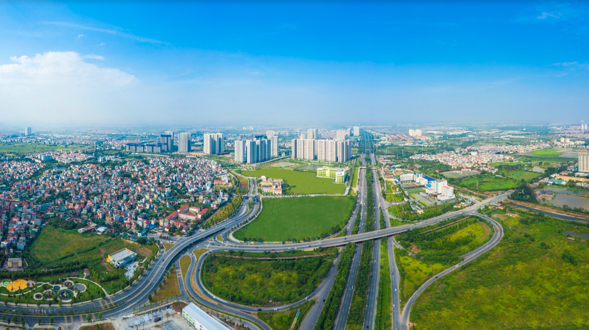 Khu Tây sở hữu hệ thống giao thông hiện đại, đồng bộ (Ảnh: Tạp chí điện tử Thương hiệu và Công luận)