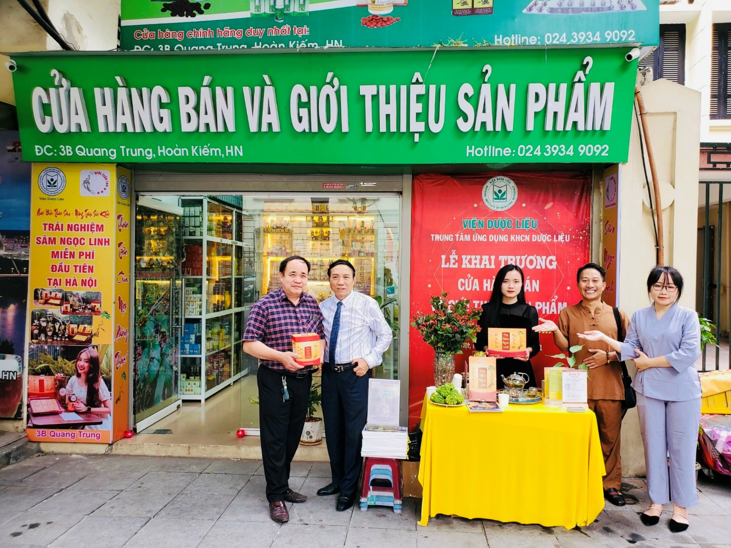 Công ty TNHH Sâm Quốc Tuấn 1905 kết hợp với Trung tâm ứng dụng khoa học công nghệ dược liệu khai trương cửa hàng bán và giới thiệu sản phẩm sâm Ngọc Linh.